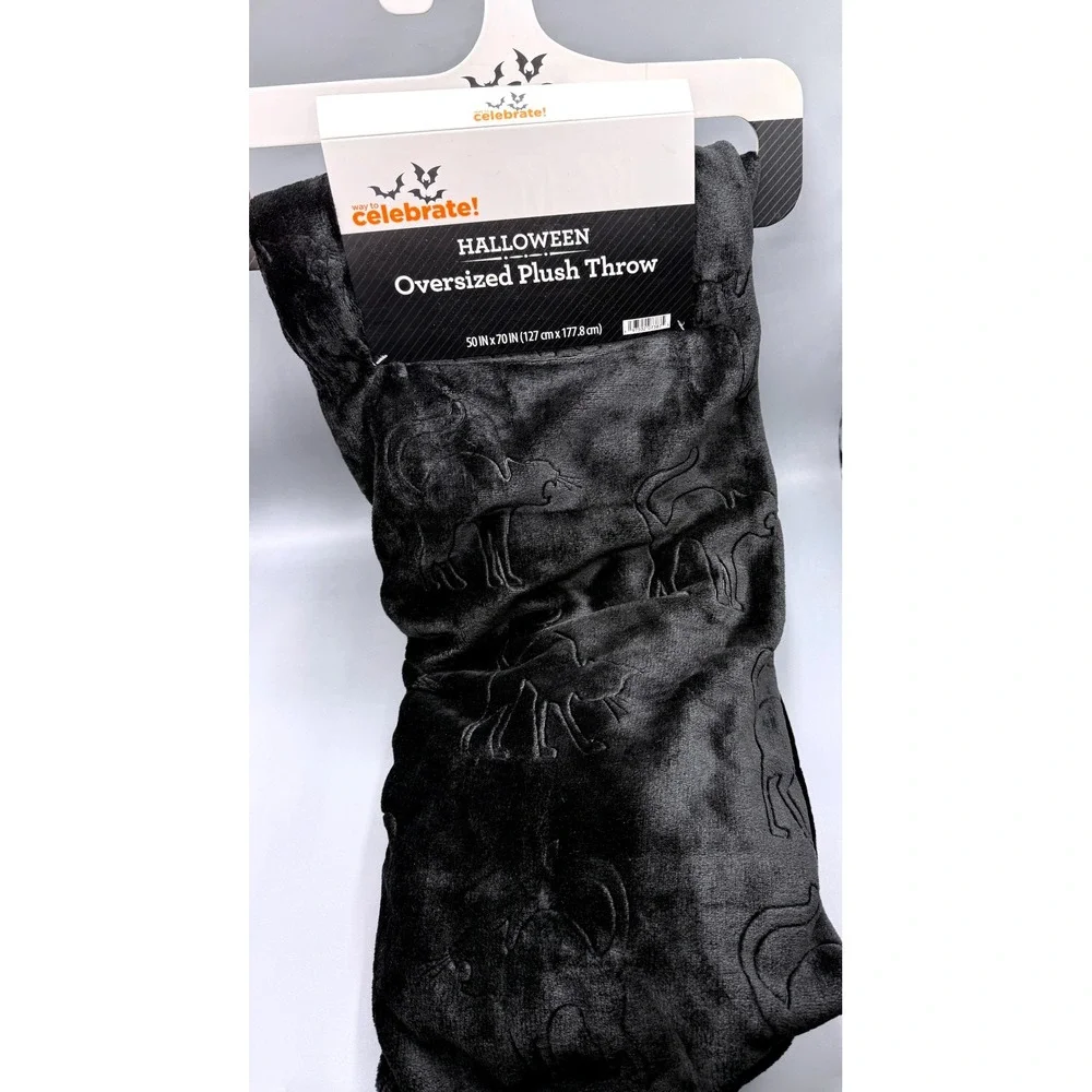 Way to Celebrate Halloween Oversized Plush Throw Blanket Black Embossed Cats